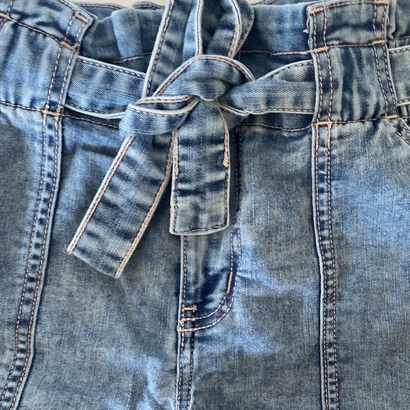 Shorts - Picture 3 of 3